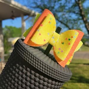 Tumbler bow straw topper